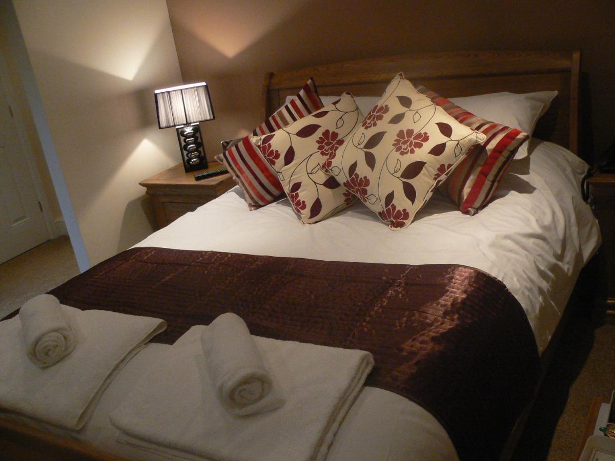 The Walnut Tree Inn Mere Mere  Esterno foto